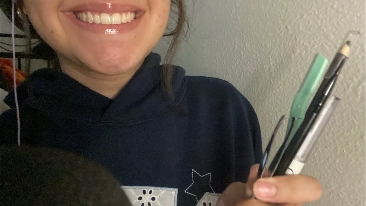 ASMR la antipática de la escuela te hace las cejas! |Dovie ASMR