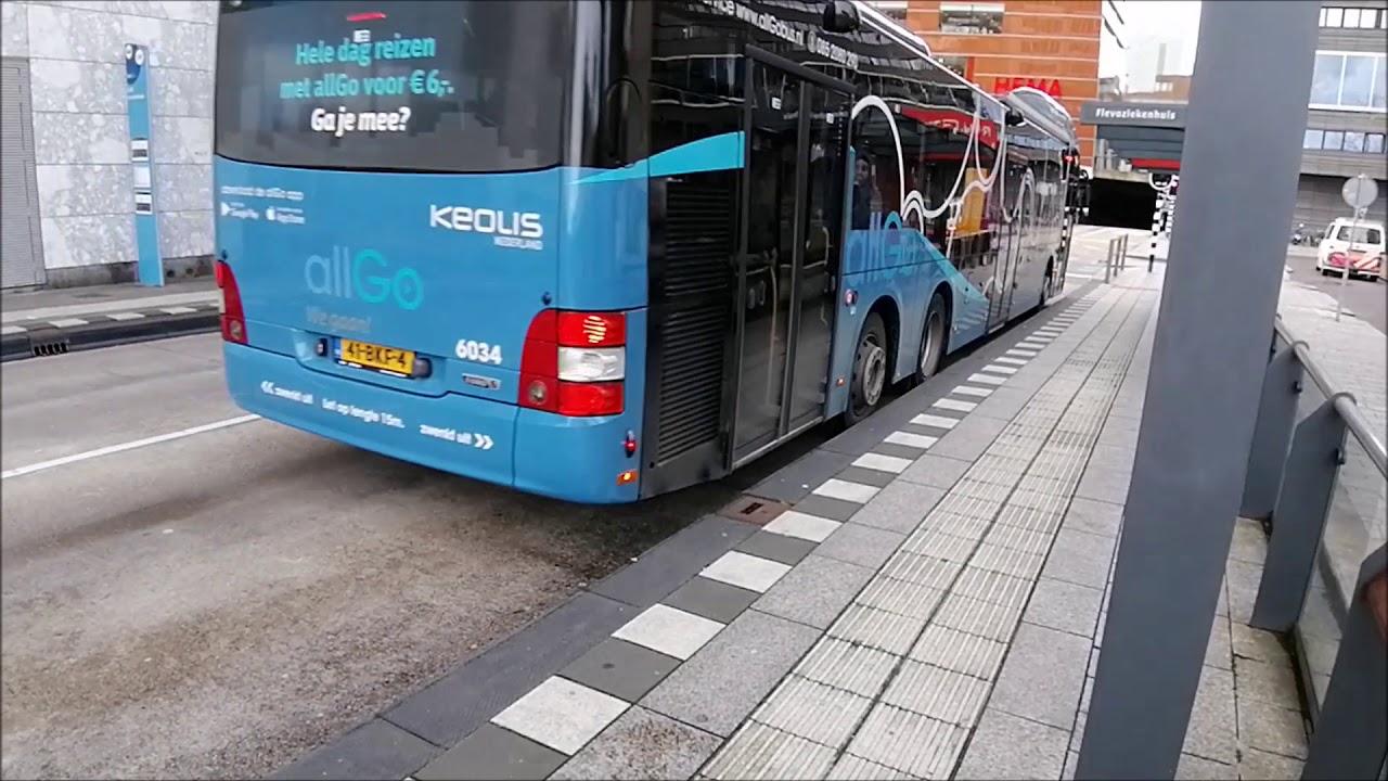 Het Bus en Trein vervoer op Station Almere Centrum 11-03-2020