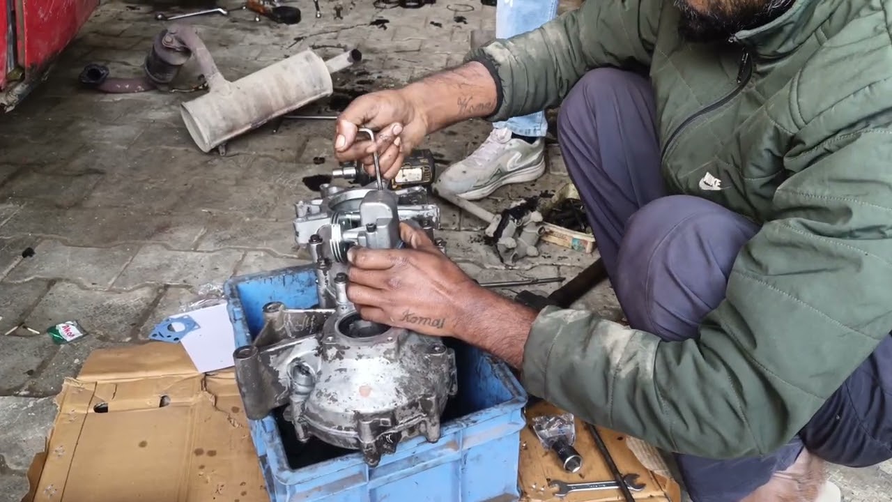 BS3🛺👉 डीजल इंजन के गियर बॉक्स की फिटिंग   # Piaggio #ape #automobile #mechanical#