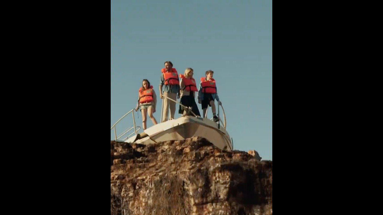 This family got stuck in sea without water😱