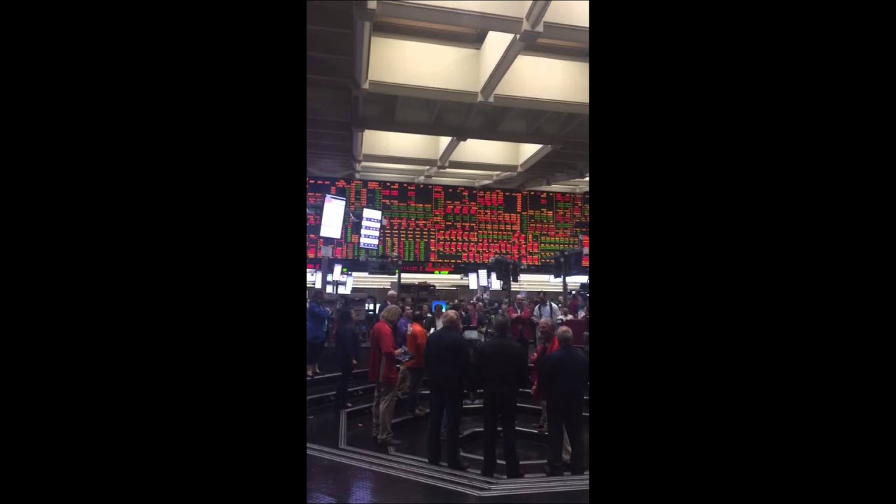 Final closing bell of CBOT wheat futures trading pit on July 6, 2015