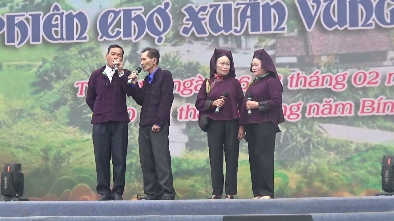 Hát shi giao lưu ngày hội văn hóa tại chợ tình Tân Sơn 