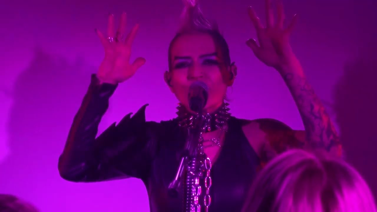 I YA TOYAH (Beasto Blanco support) - Live Kulturfabrik Krefeld 18.11.2025