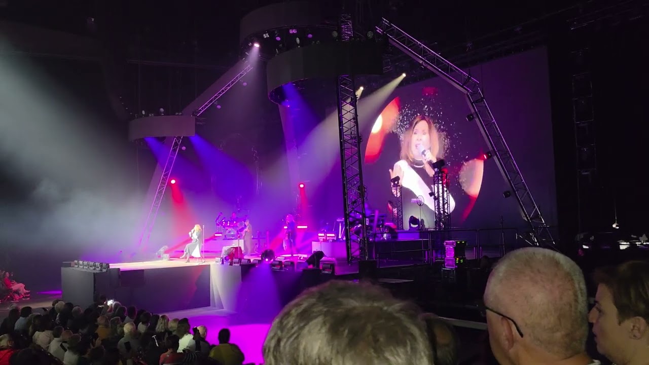 Koncz Zsuzsa, Még 1 aréna - Csodálatos világ, Szeretni valakit, Születni kell (2025.10.18 - Aréna)