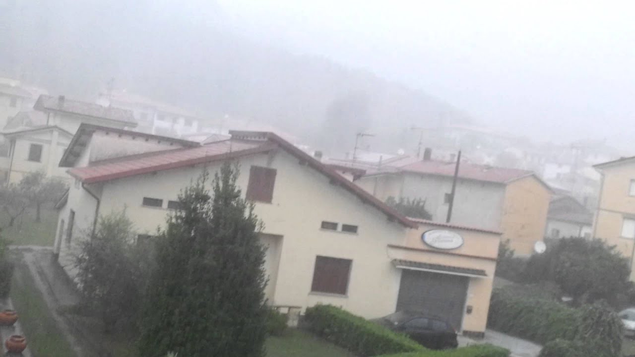 Fulmine pazzesco colpisce la casa!!