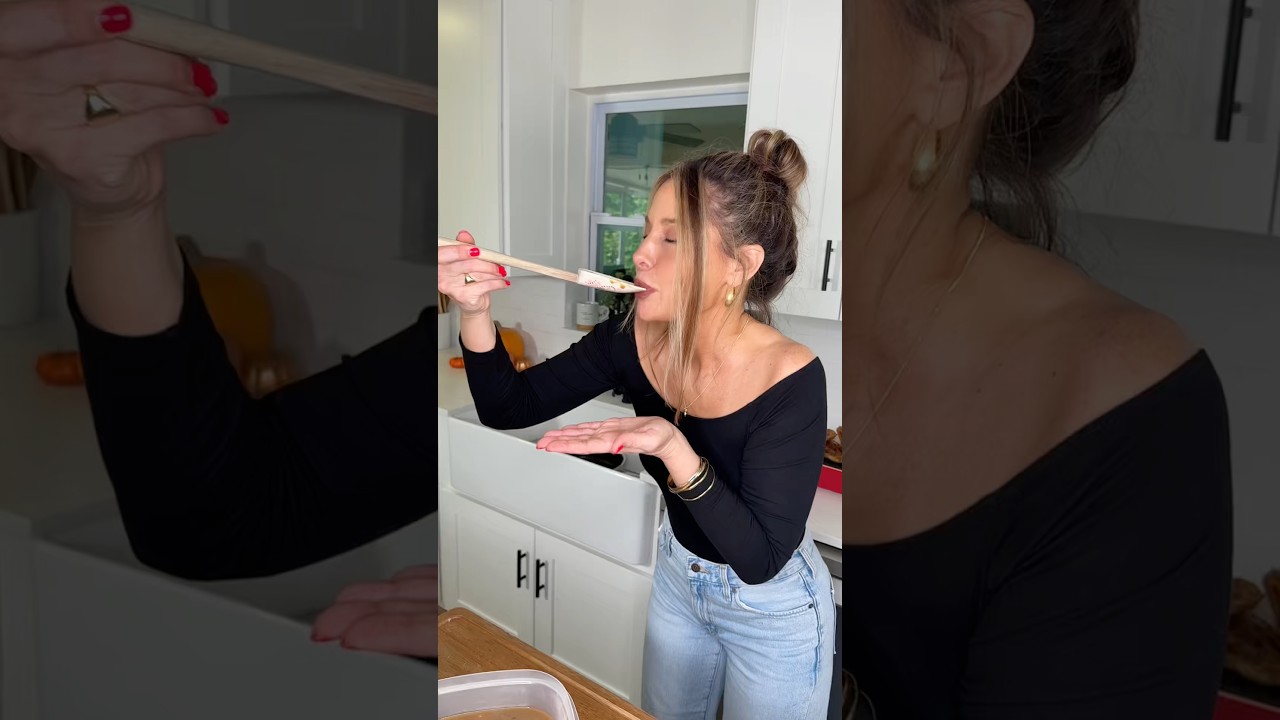 Make Ahead Turkey Gravy! #thanksgivingrecipes #turkeygravy