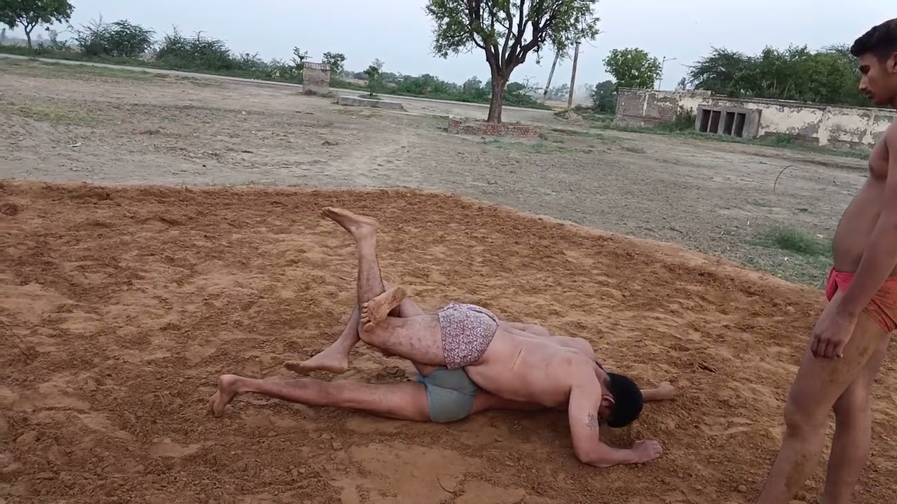 🤼 कोच साहब पहलवानो को टेक्निक सिखाते हुए 🏋️