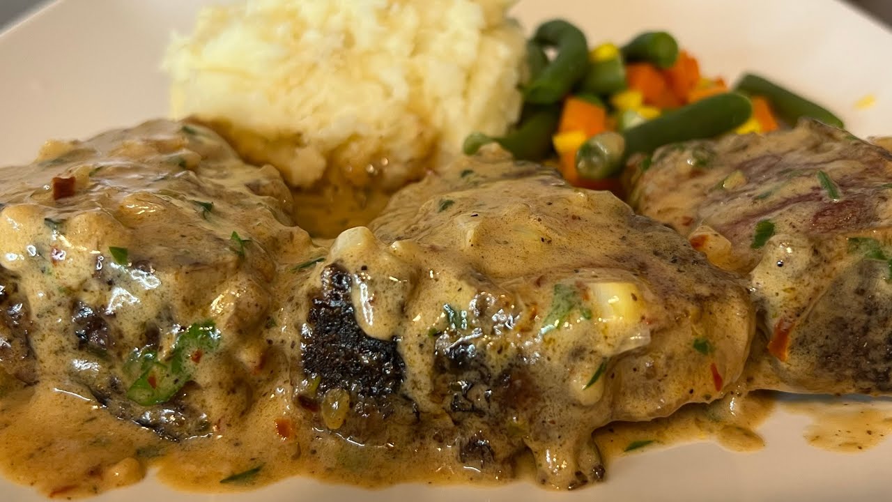 TENDER JUICY LAMB LOIN CHOPS IN CREAMY GARLIC COCONUT SAUCE