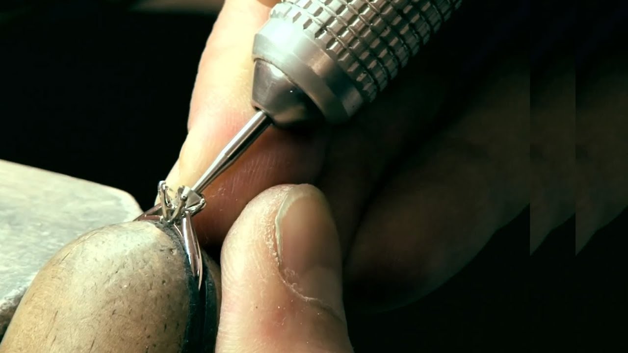 How to set a diamond into a ring