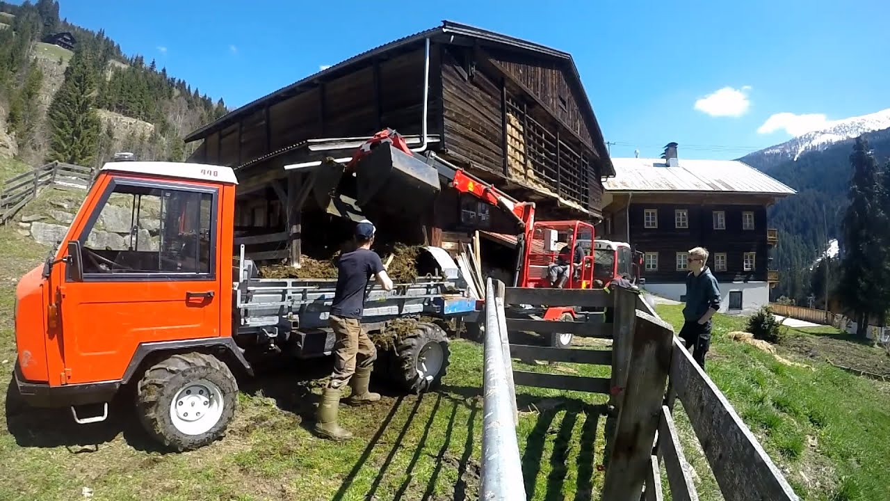 Miststreuen mit Reform Muli 440 am Hang