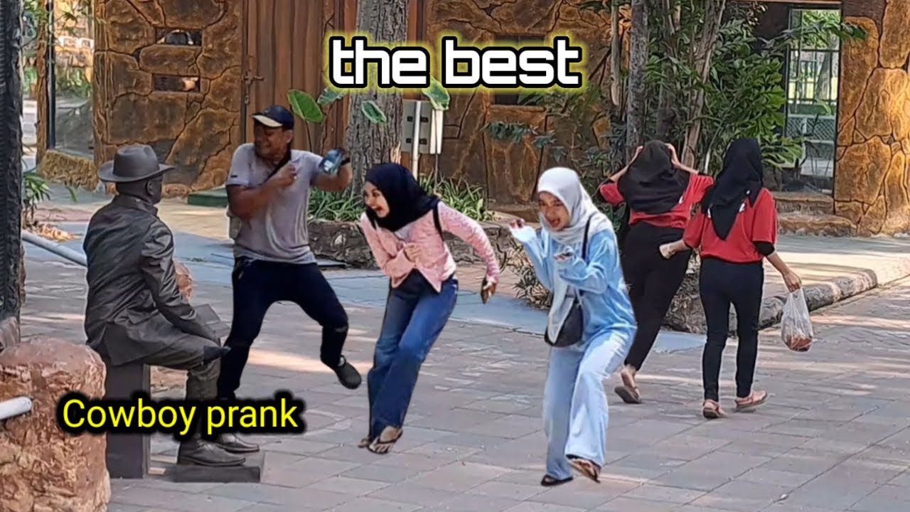 Cowboy prank|| very funny expression of shock, panic, fear||best reactions||prank patung hidup