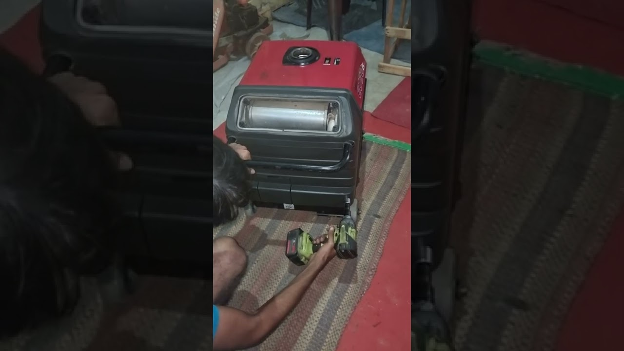 Honda EU 30 generator body open