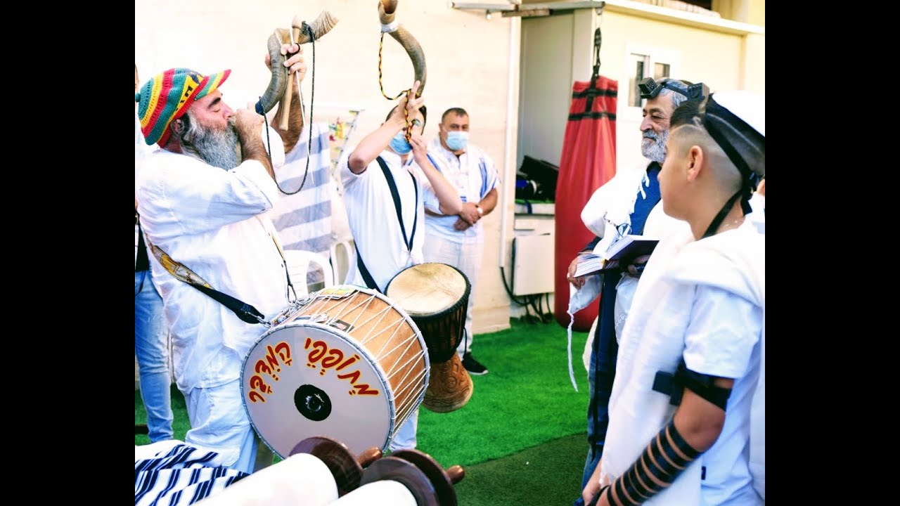 בר מצווה בבית כנסת 👈 תהלוכה וכניסה 🙏 סרטון חובה לחוגגי עלייה לתורה בבית כנסת ❗ מתופפי המדבר