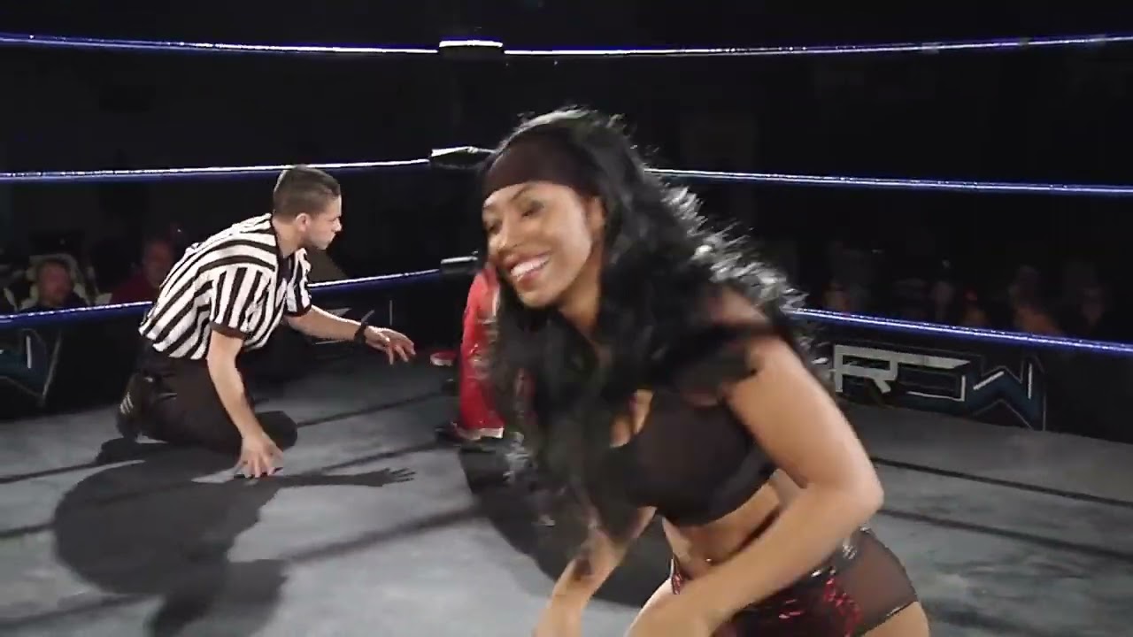 Ivory Robyn vs hyan row low blow match|| brutal female low blow