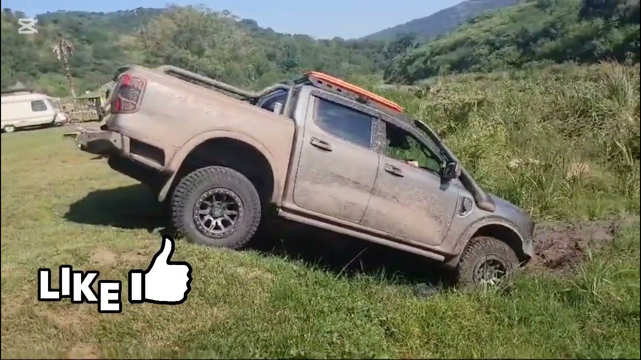 Mud paths to get to the river crossing at Killarney 4x4 offroad over the weekend 🏁