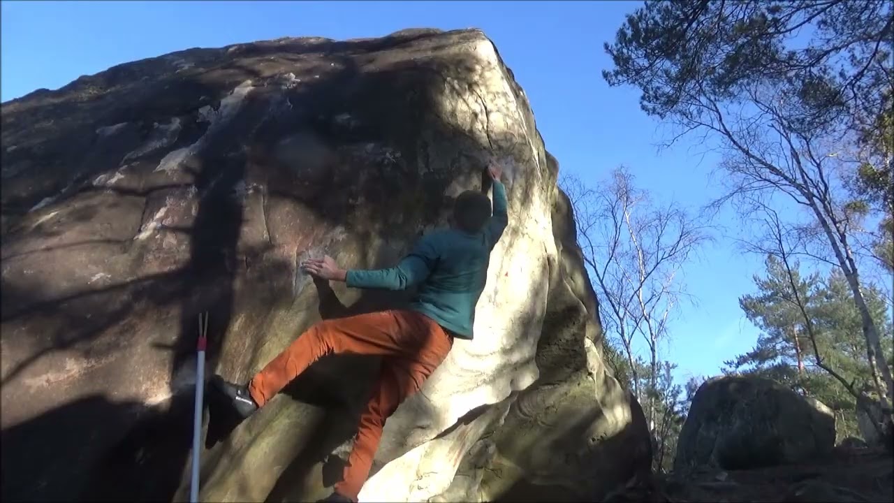 Fontainebleau - Gorge aux Châts - Probablement (accroupi) 7C(7B+)