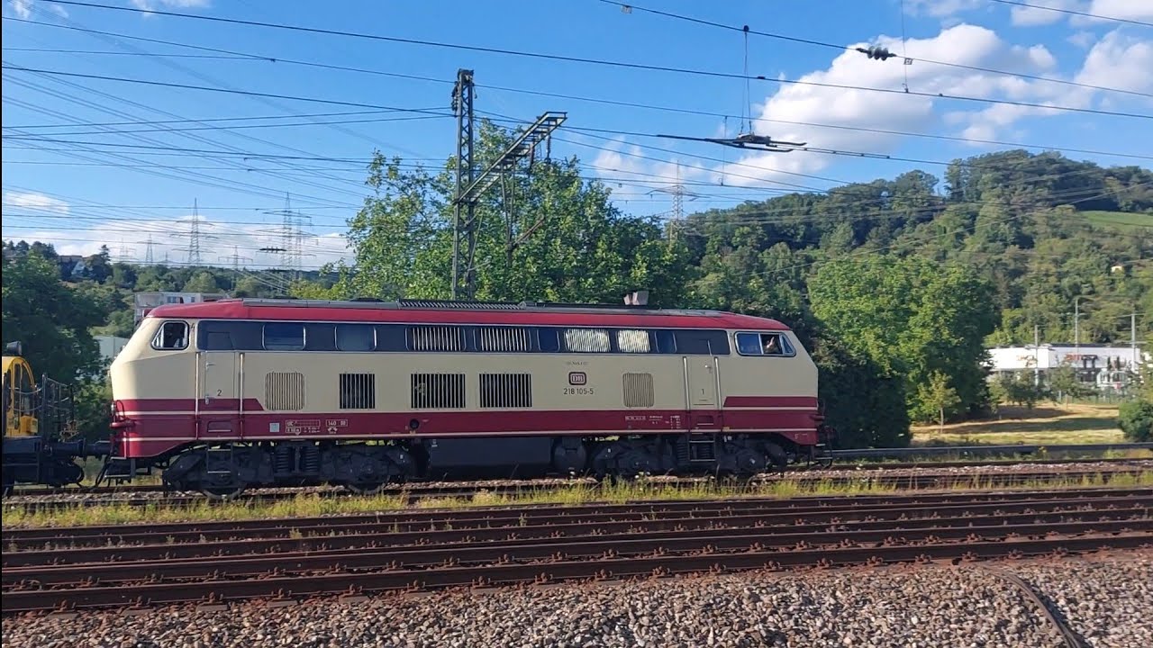 218 105-5 mit Speno dazu eine Eurodual, Werbe 146er viel Regio und Fernverkehr Altbach 17.07. Abends