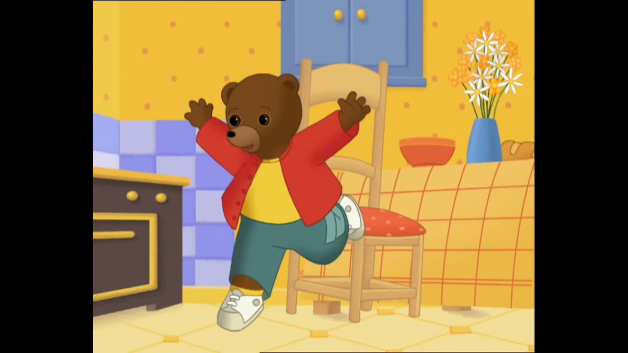 Petit Ours Brun  - Petit Ours Brun s'amuse avec le chat