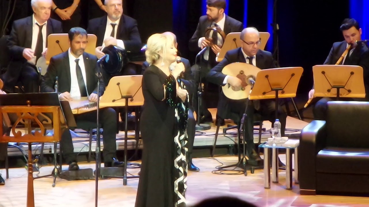 EMEL SAYIN -- Kalbim Yine Üzgün Seni Andım da Derinden