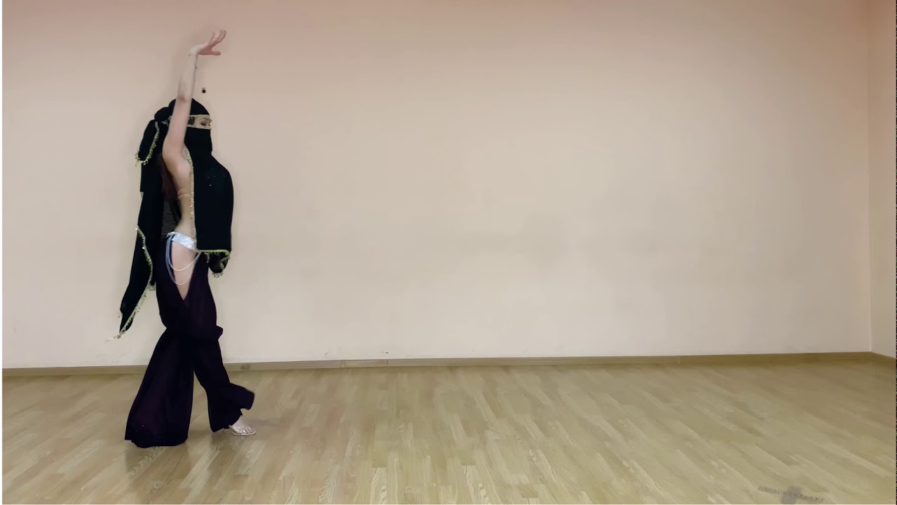 Aigerim belly dancer