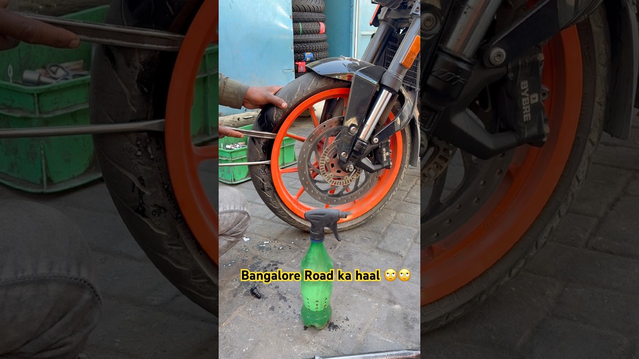 Tubeless Bike bhi puncher 🙄🙄| Bangalore roads so pathetic 🫣| #puncher #travel