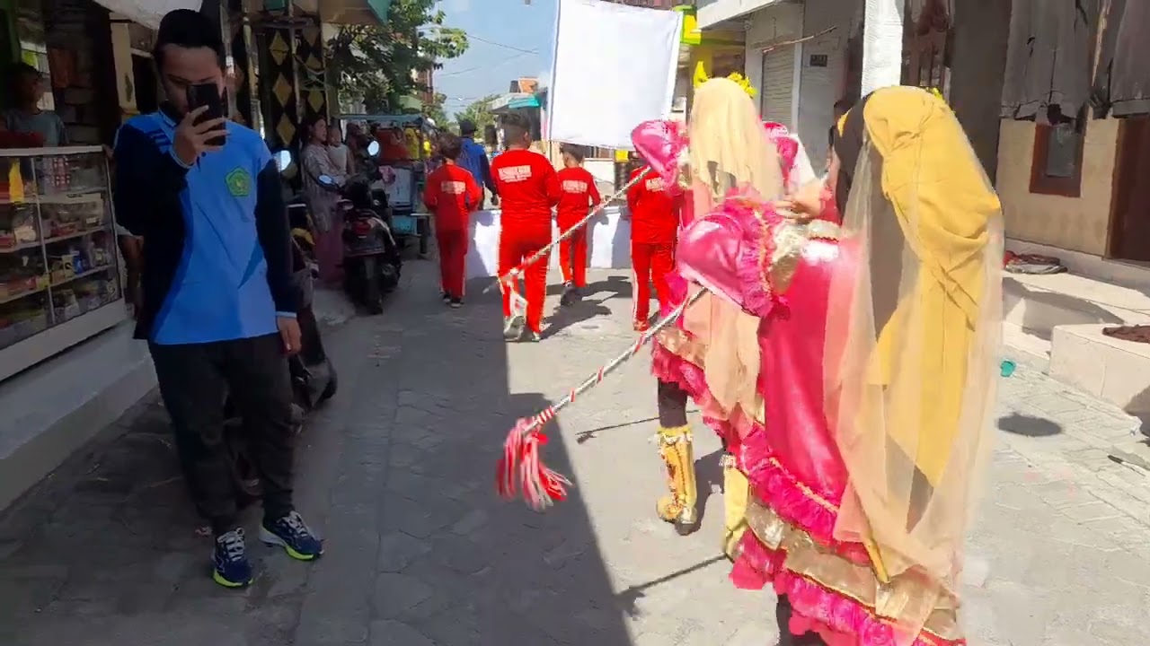 Kirab Drumband MI.Nurul Ulum dalam rangka haflah 2024
