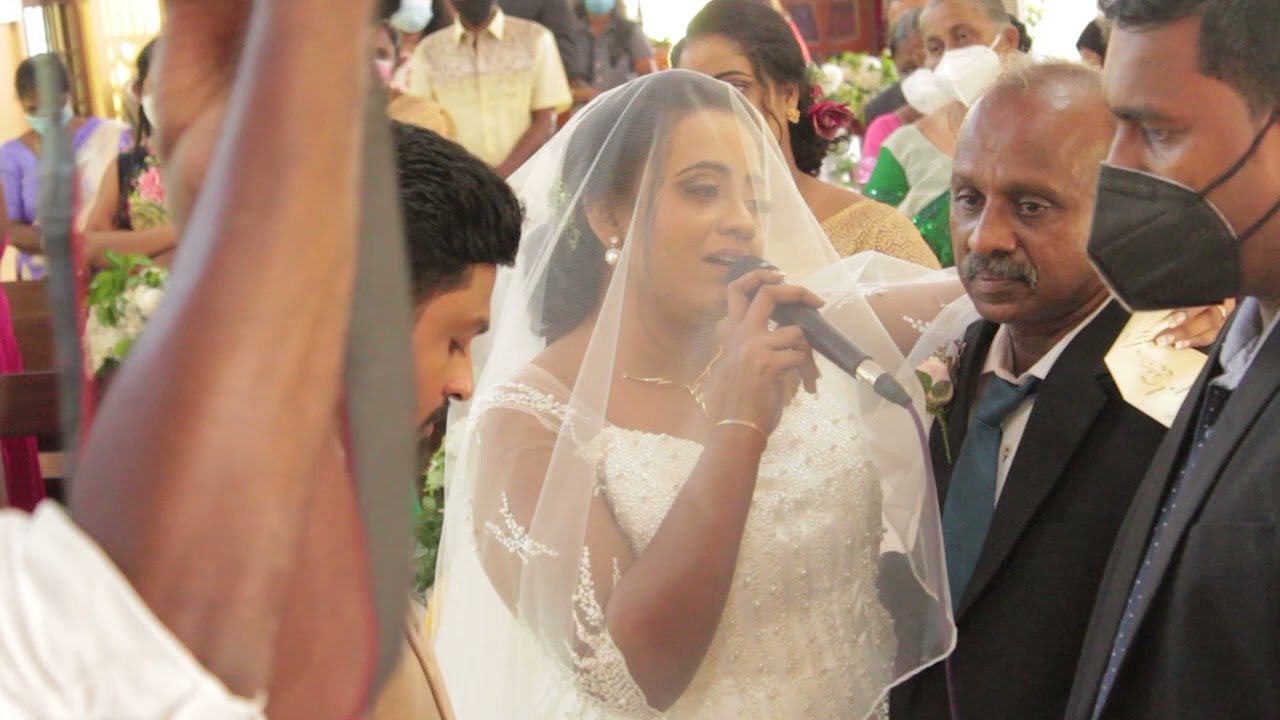 ලේ කිරි කරලා මට පෙව් අම්මා | Le kiri karala at Wedding Mass | Sing by Bride