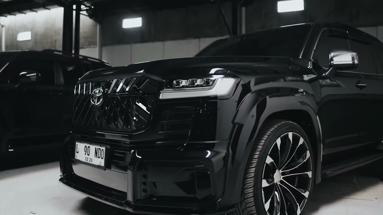 Land Cruiser 300 Wald Black Bison