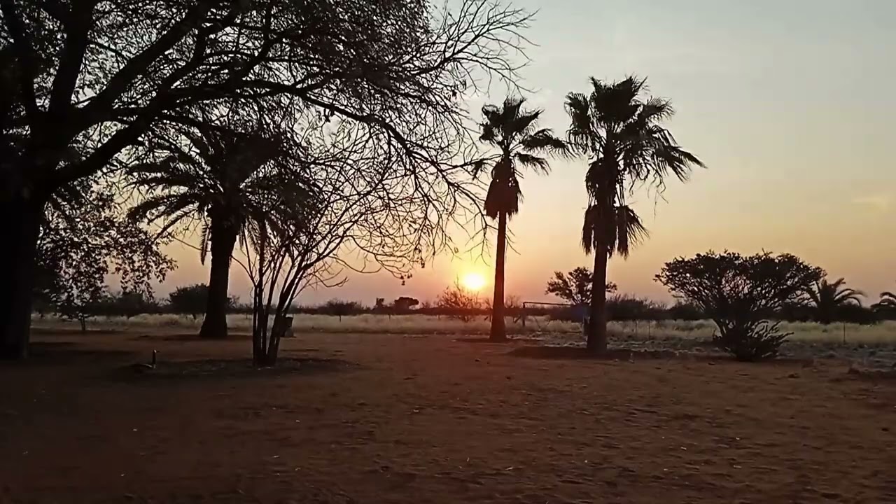 Video accelerato di uno dei tramonti dalla Tivoli Astrofarm in Namibia