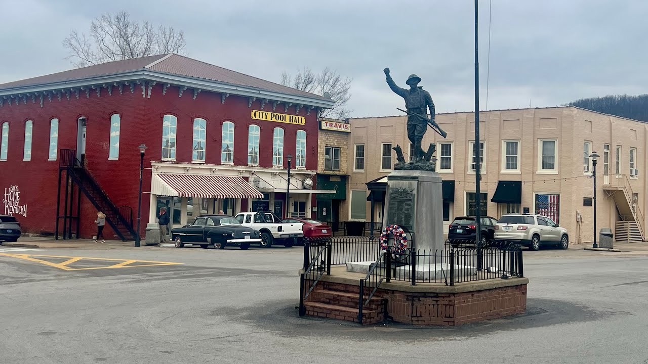Exploring Monticello, KY | Hidden Waterfalls, Downtown Walk & Legendary Local Burger