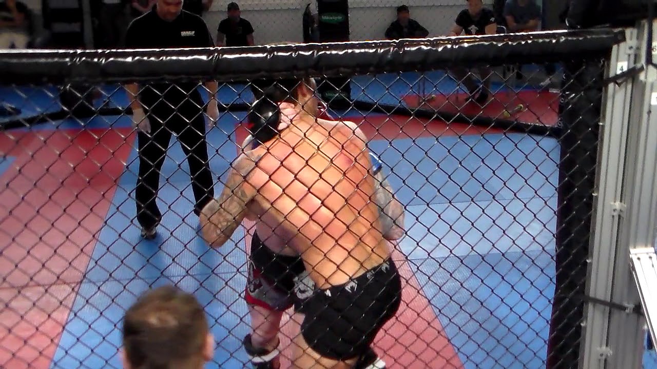 Match 11  Tobias Söderberg Mjölby Fight Gym vs John Olddenqvist GBG MMA