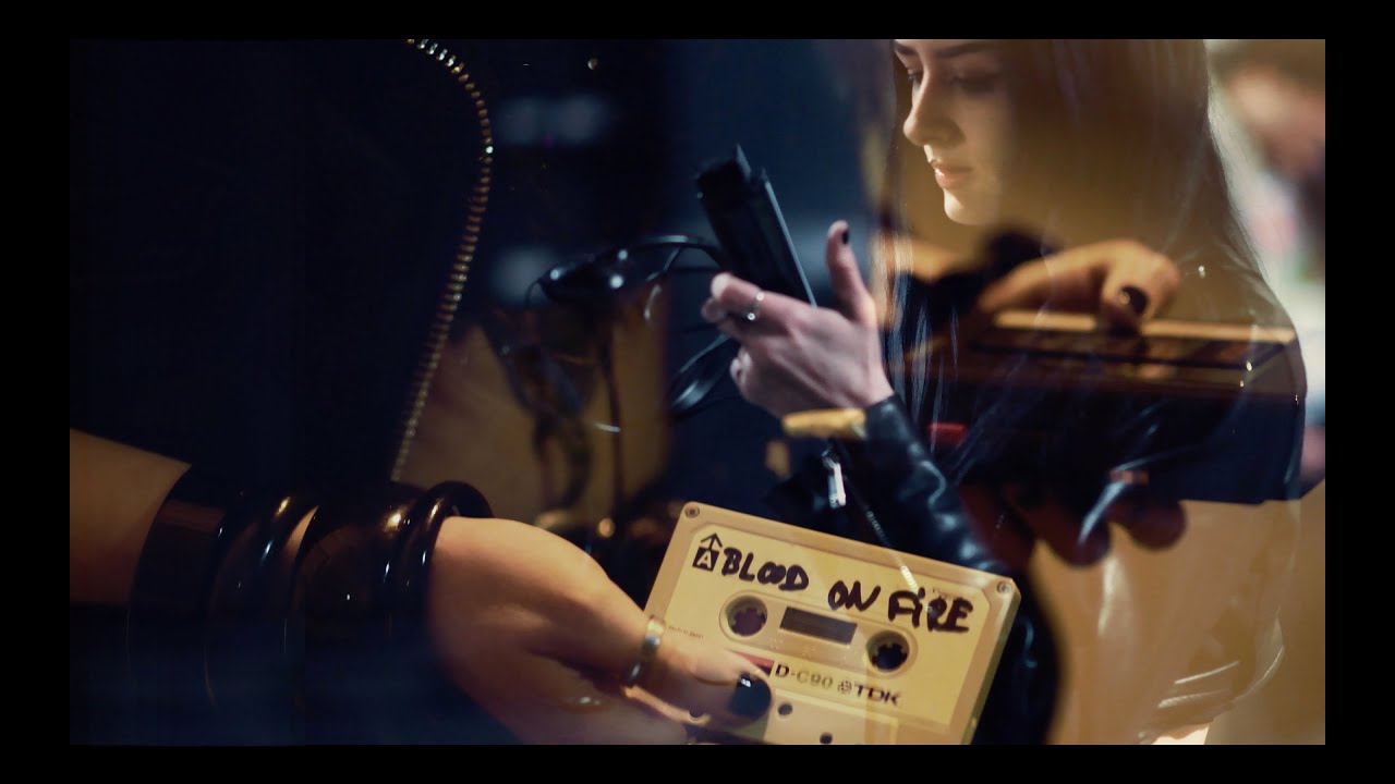 JE T'AIME - Blood On Fire