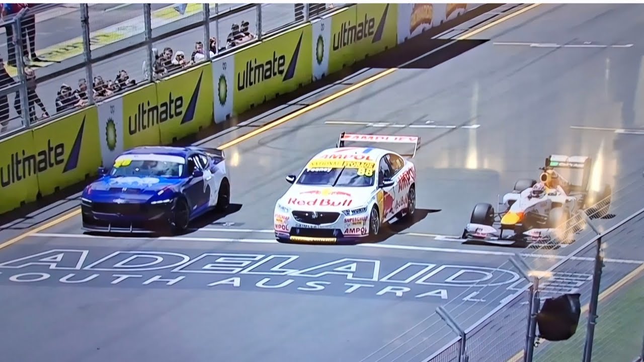 Ford Mustang Dark Horse v RedBull Holden V8 Supercar v RedBull F1 Racecar Speed Comparsion.  