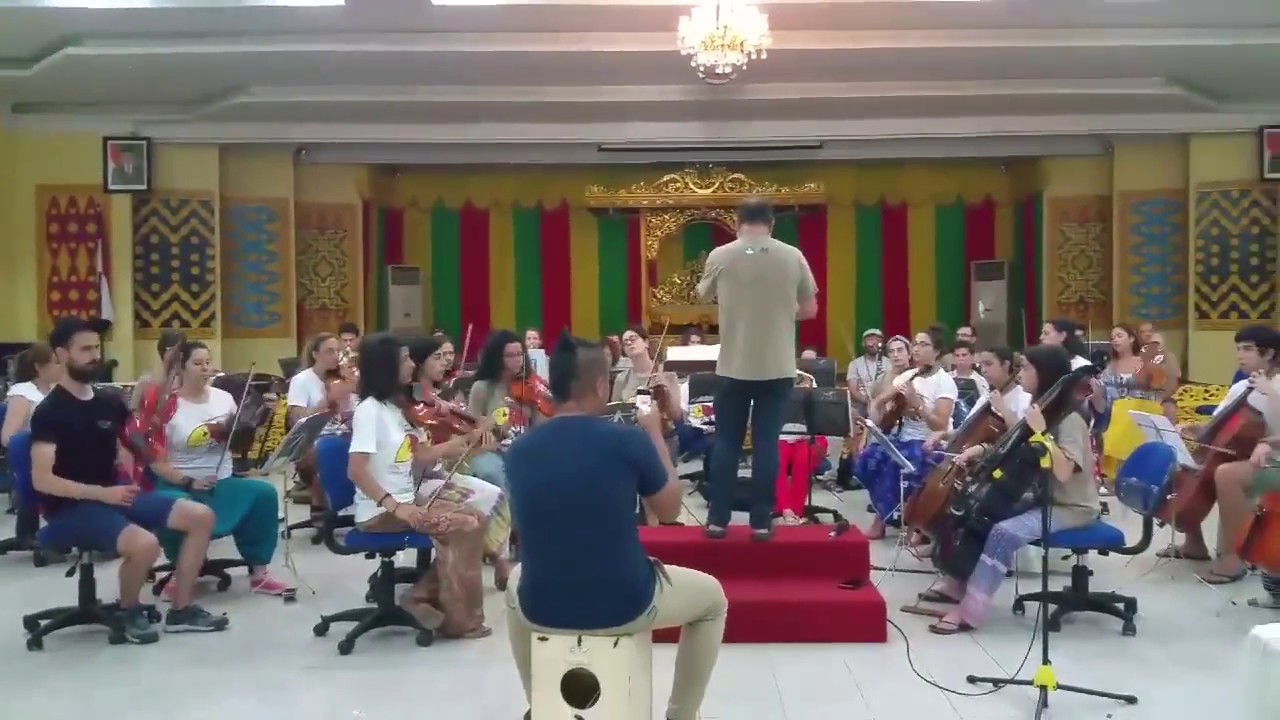Orquesta de camara de siero (OCAS) Spanyol - Satelite Zapin - di Balai Adat Melayu Riau