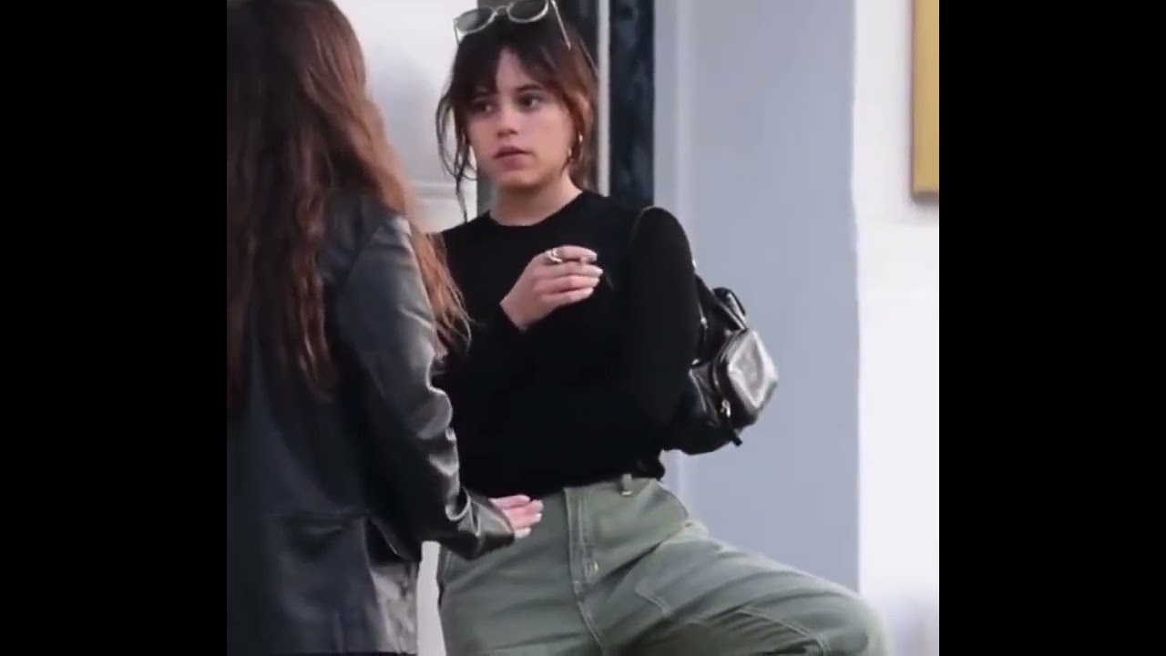 Jenna Ortega smoking 🚬