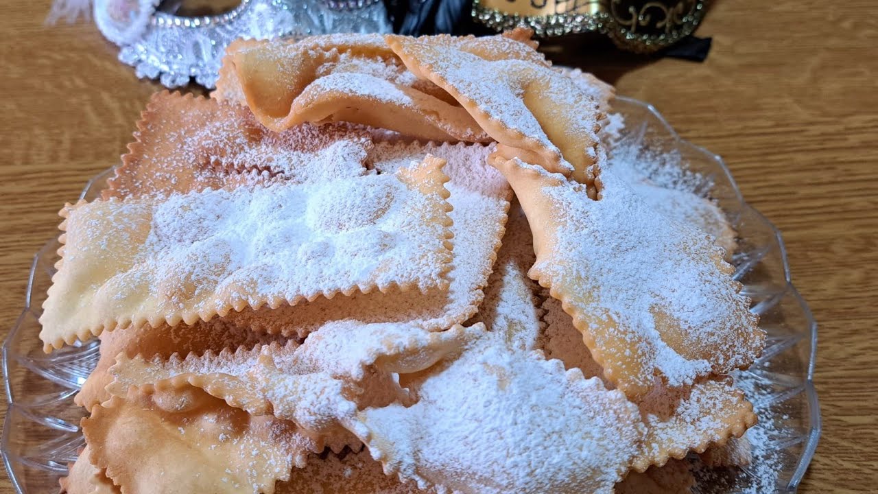 Chiacchiere (bugie,frappe) di carnevale, bontà Siciliana.