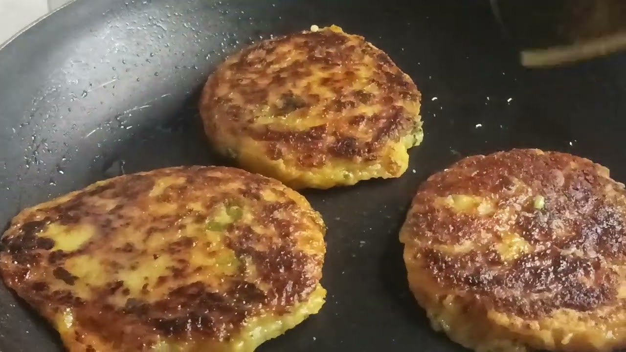 तवा टिक्की बर्गर यामिनी की किचन में।