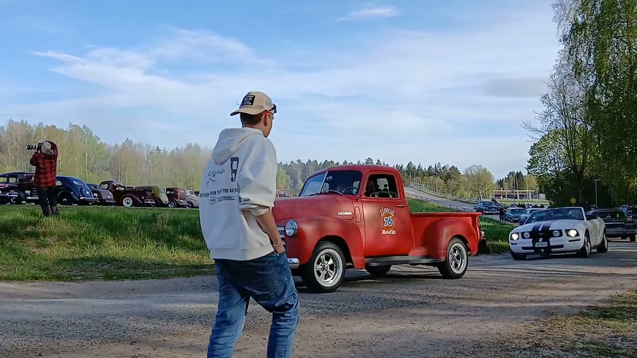 Bilträff med Anders Djup på scen Sanna Nostalgimack i Vintrosa 7 Maj -25 ( 2 )