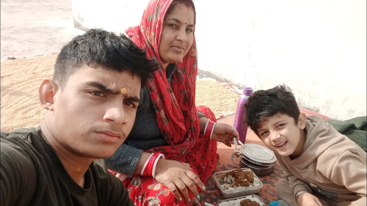 Chatt Par Gehu Sukhane Mai Pura Din Nikal Gaya 🤧