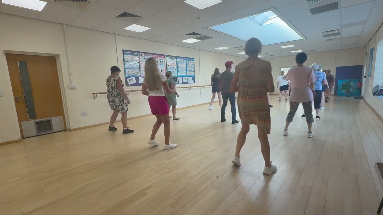 BALADA BOA - DEMO Absolute Beginner Line Dance. JO KINSER