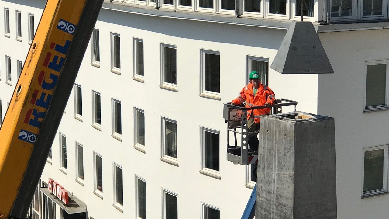 Obelisk in Kassel: Der Aufbau im Zeitraffer - Neuer Standort Treppenstra&szlig;e