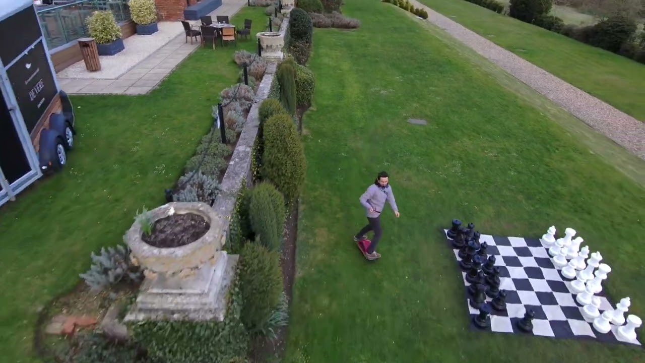 Exploring : De Vere Latimer estate