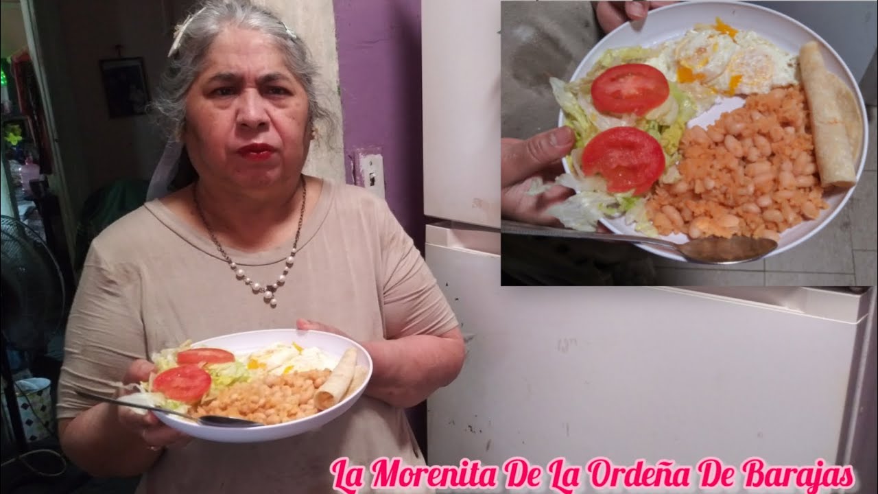 Frijoles fritos con arroz y unos huevos estrellados
