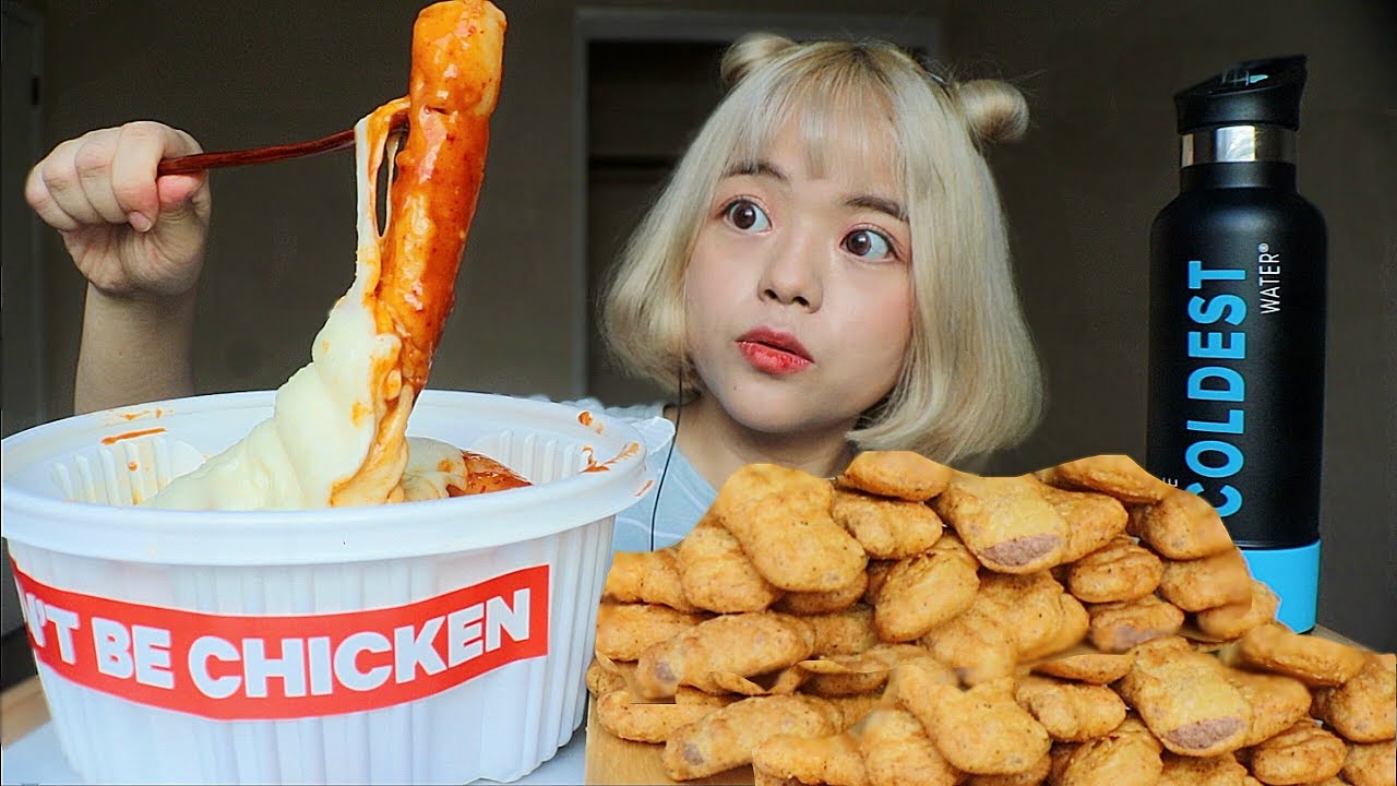 NEW YUPPDUK MENU: GIANT CHEESY SPICY RICECAKE 🤯 + NUGGETS 새 메뉴 엽떡 가래떡 떡볶이 먹방