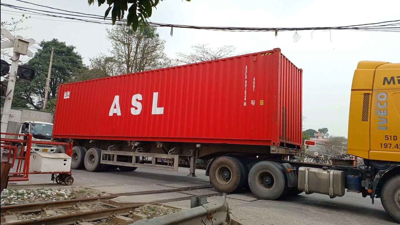 CHINA, USA, EU TRUCK | Xe đầu kéo container, xe bồn, xe tải to chở hàng