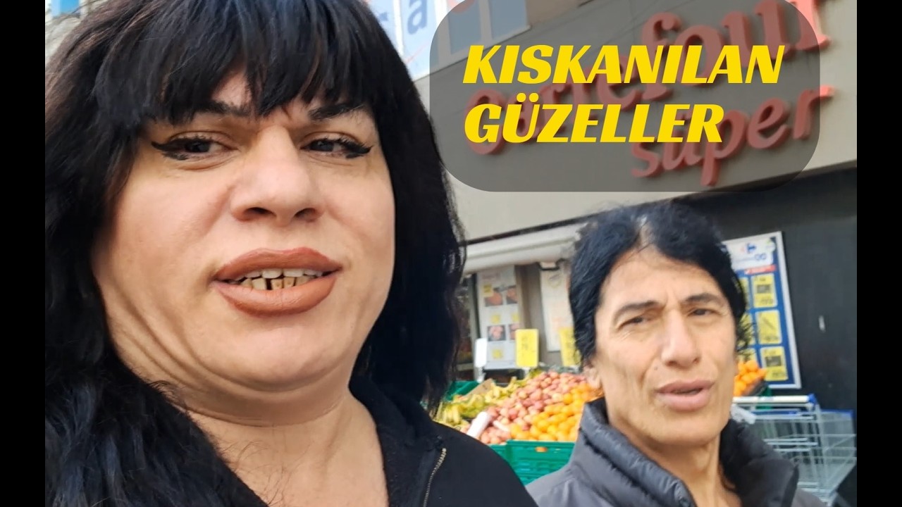 GÜZELLİKLERİNDEN YOLDA GEZEMİYORLAR