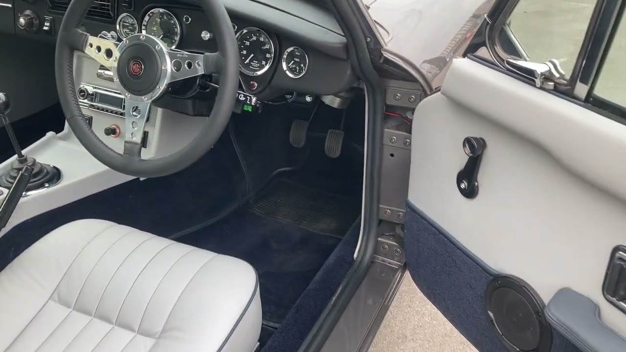 MGB GT V8 grey leather trim with blue carpet