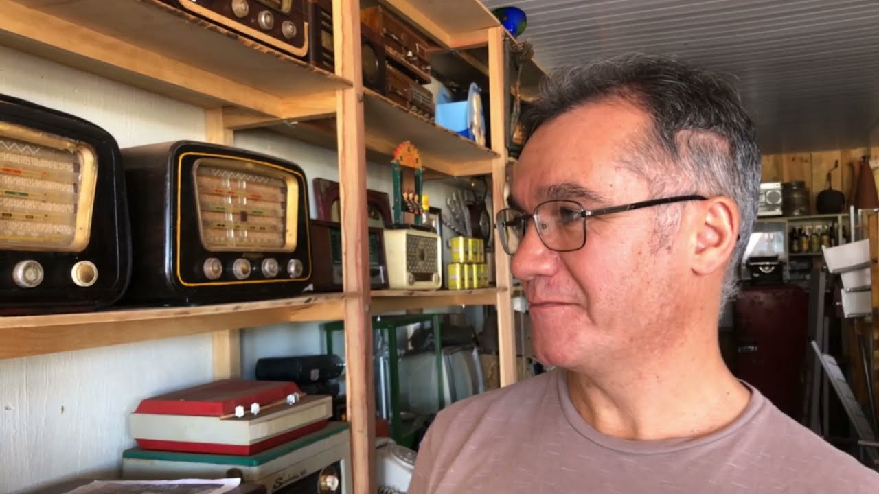 OBJETOS ANTIGOS - RELIQUIAS DO PASSADO - RÁDIOS-GAMELAS-BAÚS-FOTOS-BINÓCULOS E VÁRIAS OUTRAS PEÇAS