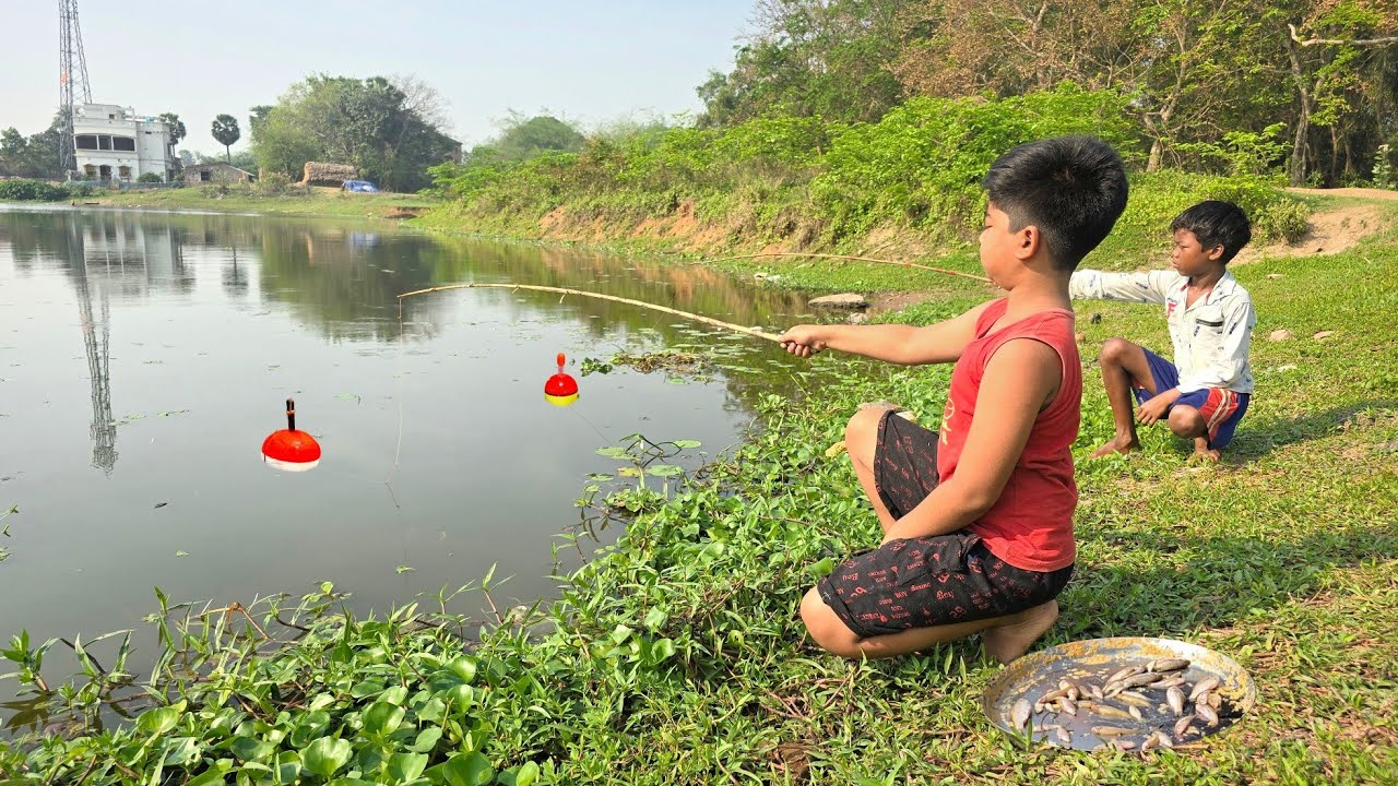 Fishing Video || Everyone was surprised to see two excellent boys catching fish with fishing rod