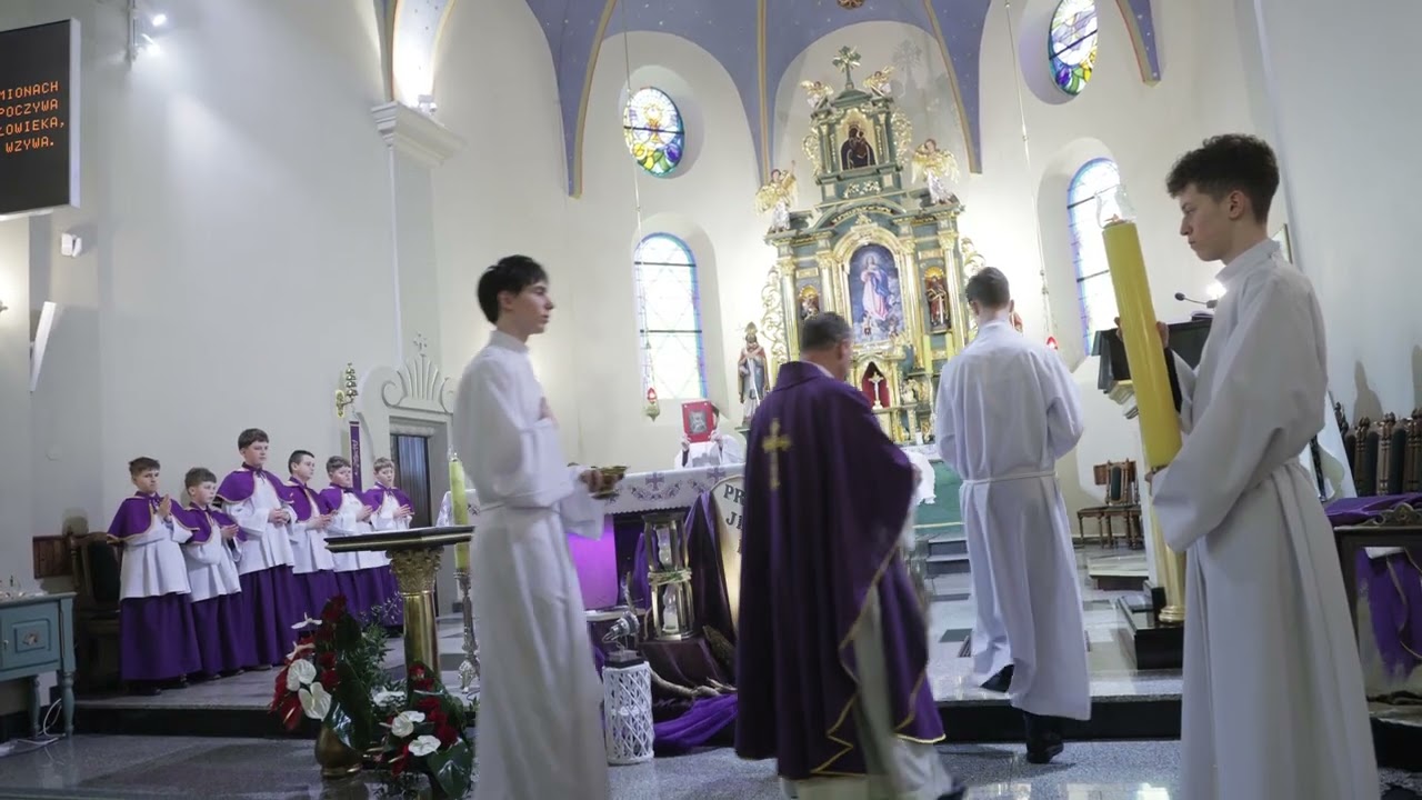 Pleśna. Procesja wejścia i wprowadzenie proboszcza ks. Krzysztofa Franczyka.